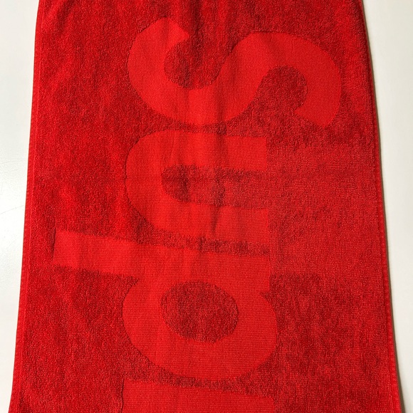 Supreme Tonal Logo Towel - Picture 6 of 6